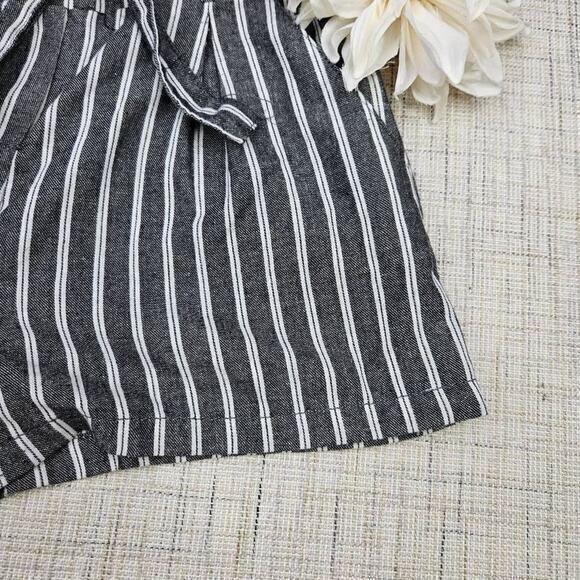 Ci Sono Striped High Waisted Gray White Tie‎ Waist Shorts Size Small - Picture 2 of 3